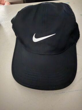 Nike adjustable training hat- nwt